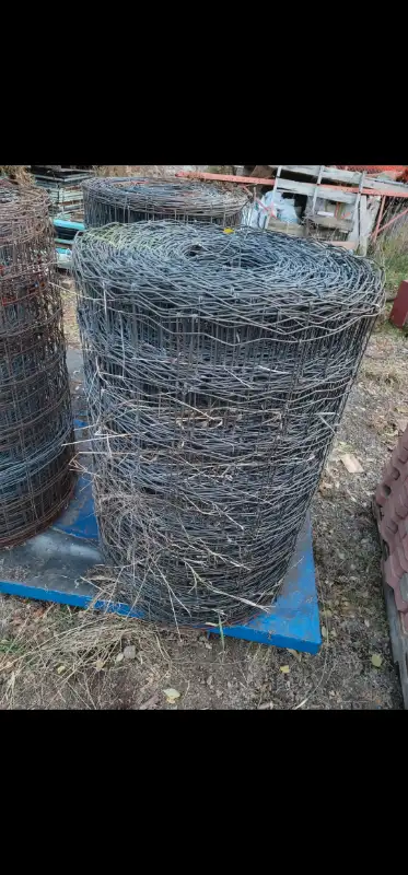 Cattle fence 3 roles, barb wire, tension wire, View more