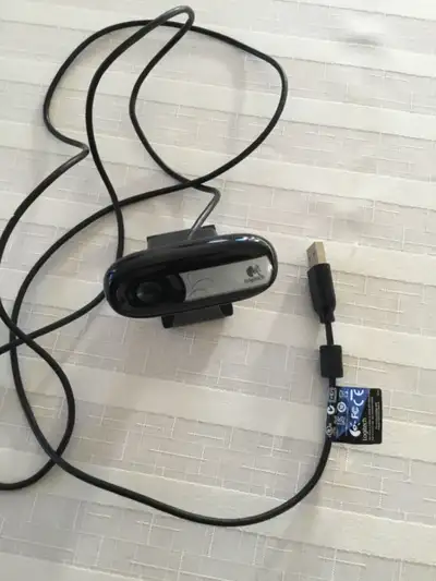 Webcam Logitech C170, caméra à clip avec fil et clé USB, View more