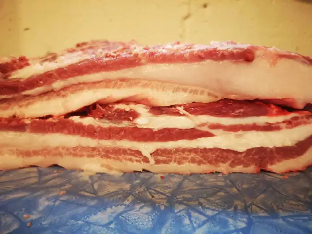Butchering lessons 454256109992683521