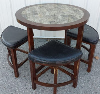 TALL ROUND TABLE WITH 3 STOOLS