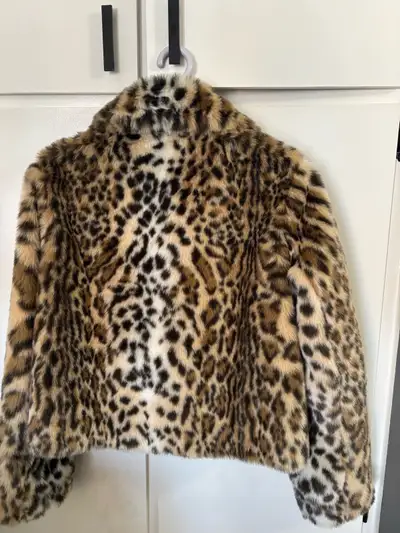 manteau fourrure synthétique., View more