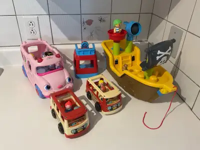 Lot de jouets Fisher Price et Mega Bloc Un autobus Rose Fisher Price, Little People, 3 personnages 2...