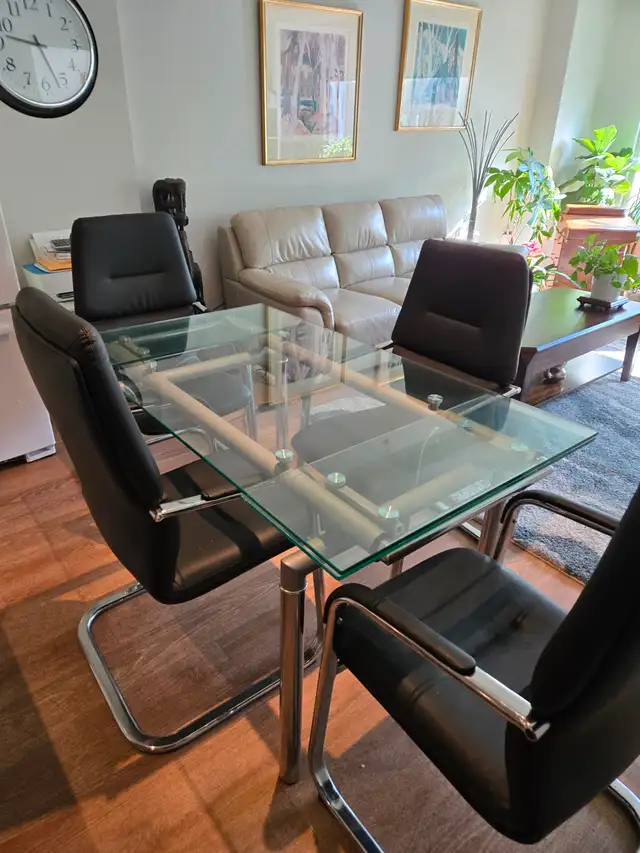 Extendable Glass Dining Table & 4 Chairs in Dining Tables & Sets in City of Halifax - Image 3