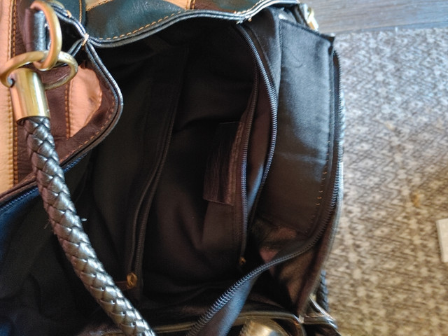 PURSE IN EXCELLENT CONDITION  in Women's - Bags & Wallets in Norfolk County - Image 2