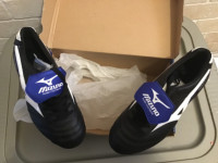 New Rugby / Football Cleats, size US 6