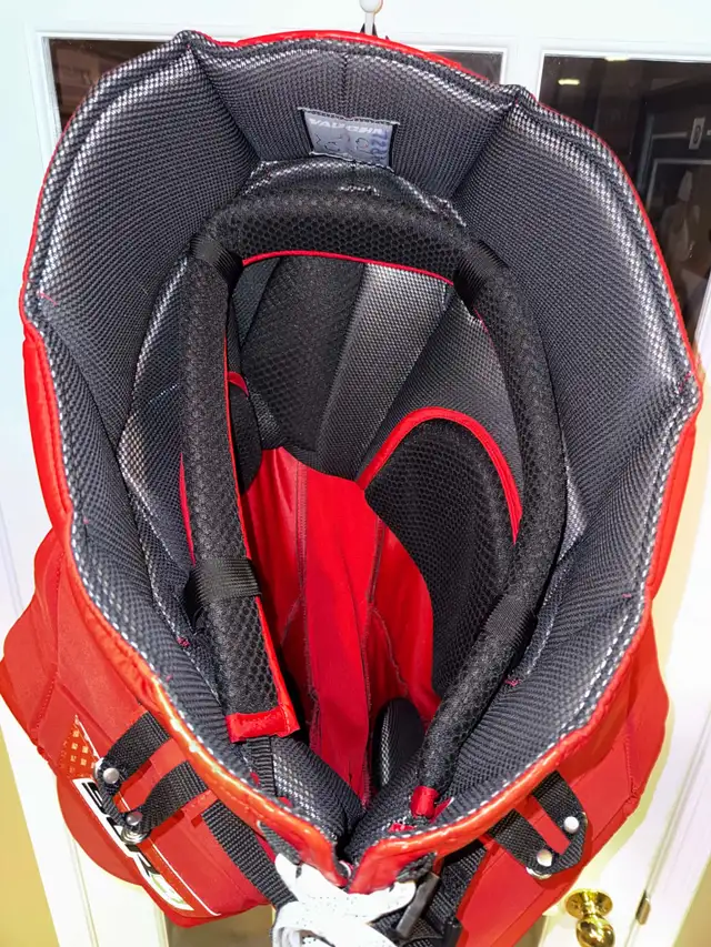 Red Vaughn Senior XL Hockey Goalie pants in Hockey in Oshawa / Durham Region - Image 5