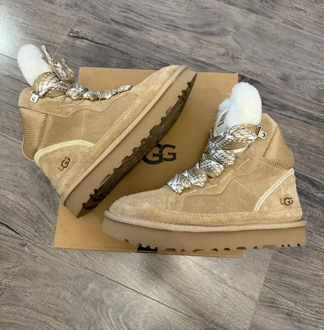 UGG women’s shoes authentic size 8US in Women's - Shoes in Mississauga / Peel Region - Image 4