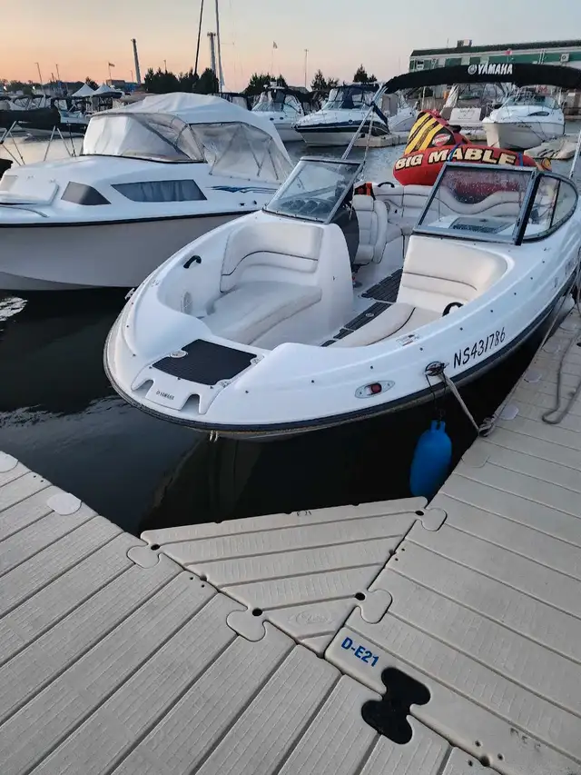 Yamaha 210 - Twin 110HP engines in Powerboats & Motorboats in Charlottetown - Image 4