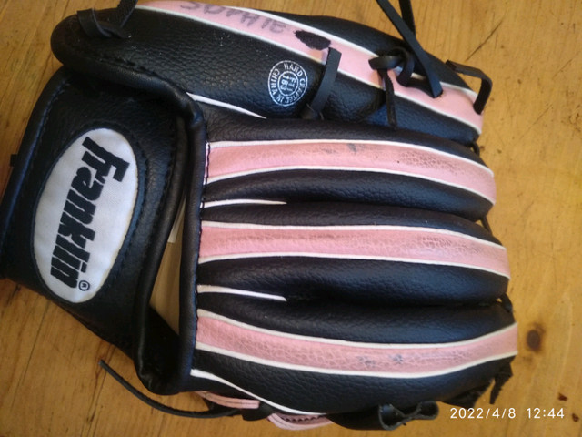 Franklin hand crafted mitts
Size 4809-9.50 inches in Baseball & Softball in City of Toronto