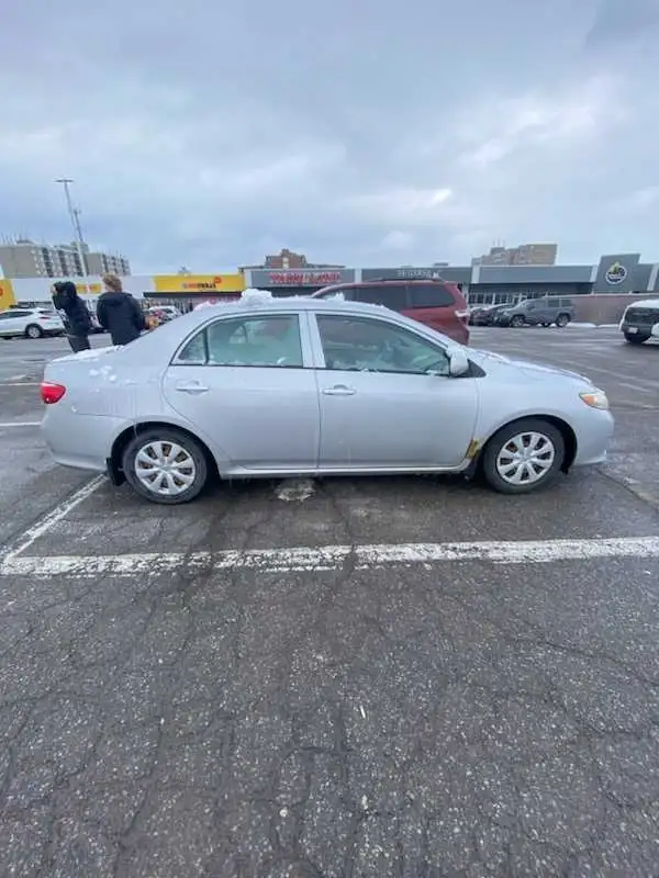 2010 Corolla le in Cars & Trucks in Barrie - Image 3