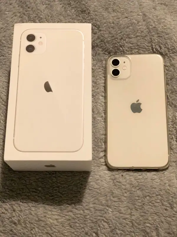 iPhone 11 64GB Like New Condition in Box Unlocked White64141843692034120
