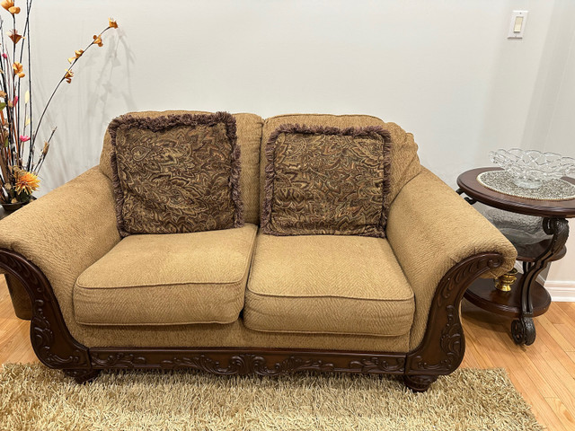 Sofa set with 2 accent chairs and carpet  in Multi-item in Markham / York Region - Image 3