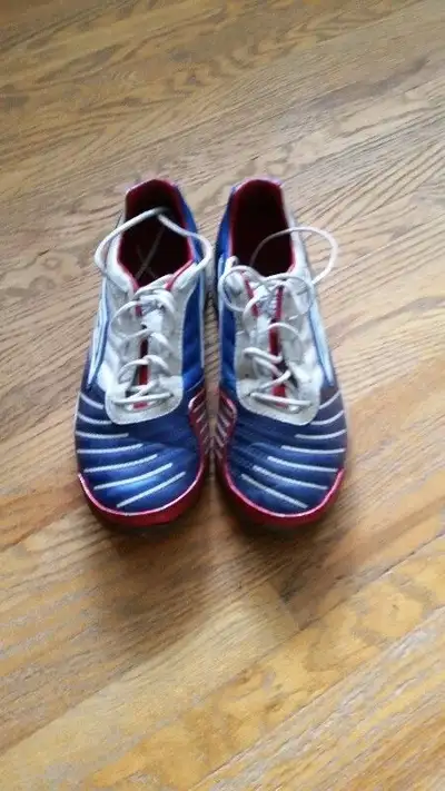 UMBRO Indoor Soccer Shoes - Youth Size 8, View more