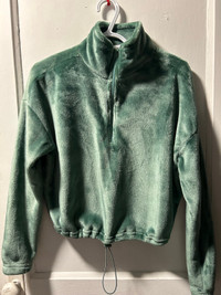 Bluenotes green fuzzy cropped sweater
