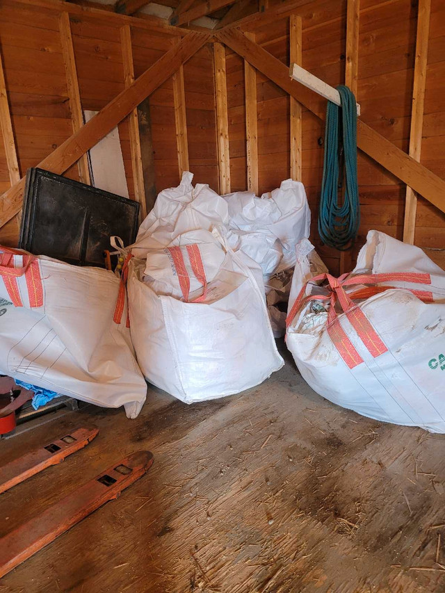 Large tote bags in Storage Containers in Lethbridge