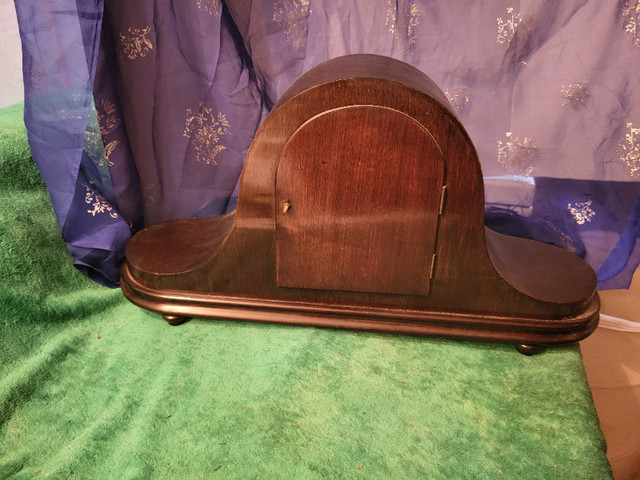 Horloge antique,style chapeau de Napoléon. in Arts & Collectibles in Granby - Image 3