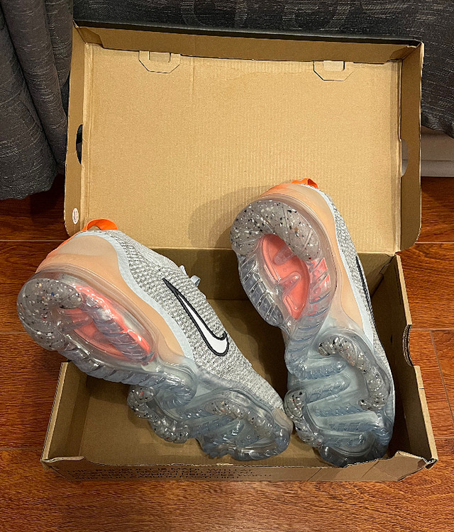 NIKE Air VaporMax 2021 Flyknit in Men's Shoes in City of Toronto - Image 2