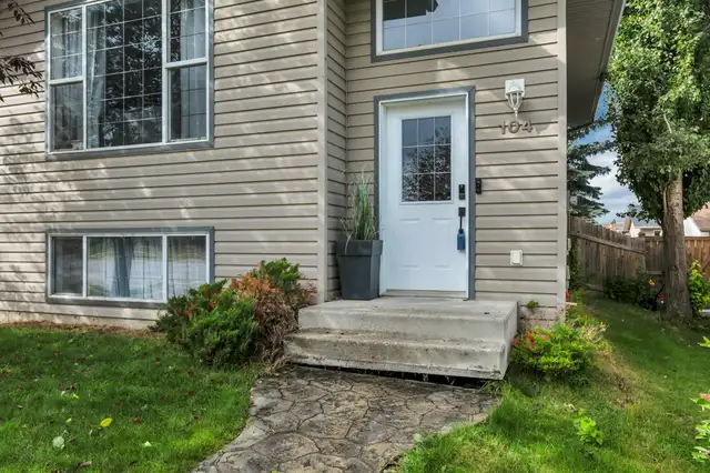 Beautiful Family home in Sylvan Lake