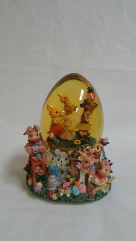 Kirkland Snow Globe Bunny Musical VTG Rare in Arts & Collectibles in Kitchener / Waterloo