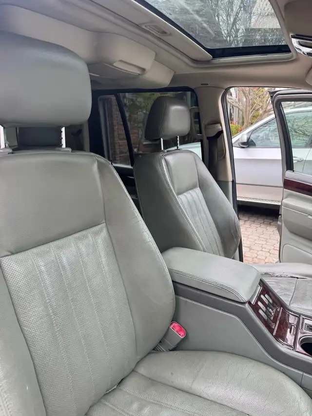 2003 Lincoln Aviator in Cars & Trucks in City of Toronto - Image 8