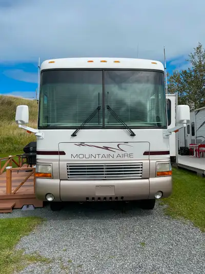 Newmar Mountain Aire, modèle 3758, 37 pieds, année 2000 120,000 KM Moteur V-10, Ford, cylindrée 6,8...