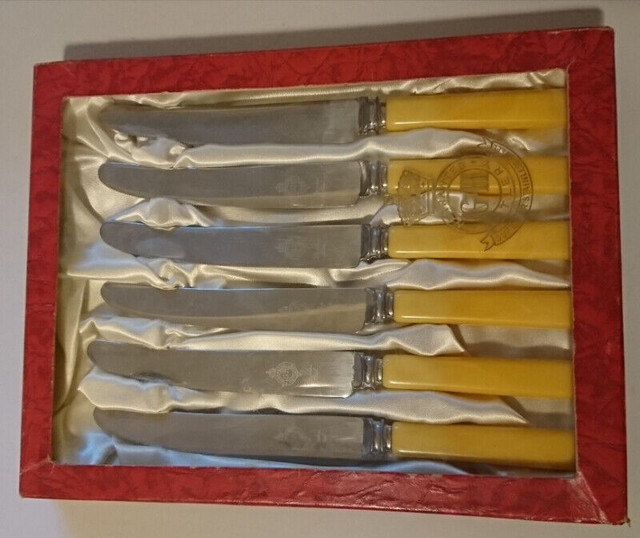 Vintage G.H Warranted Cutlery Superior Stainless Steel Knives in Arts & Collectibles in Oshawa / Durham Region