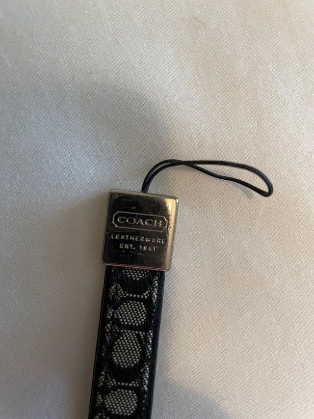 Genuine Coach cell phone strap / lanyard in Cell Phone Accessories in Hamilton - Image 4