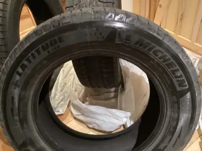 Pneus hiver 235/65R18 set de 4. Michelin Latitude x-Ice