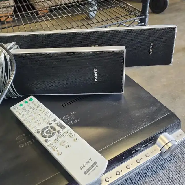 SONY HOME THEATRE SYSTEM in Stereo Systems & Home Theatre in Delta/Surrey/Langley - Image 6