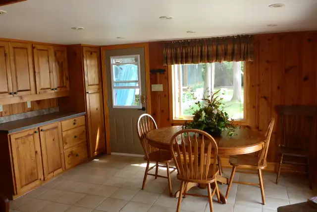 Bobcaygeon Cottage Rental with Private Dock in Ontario in Canada - Image 3