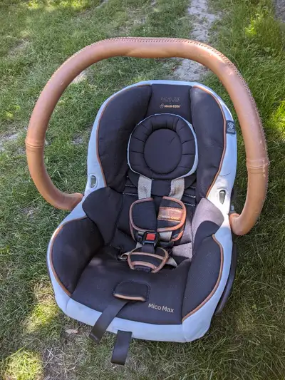 Maxi Cosi luxe car seat, View more