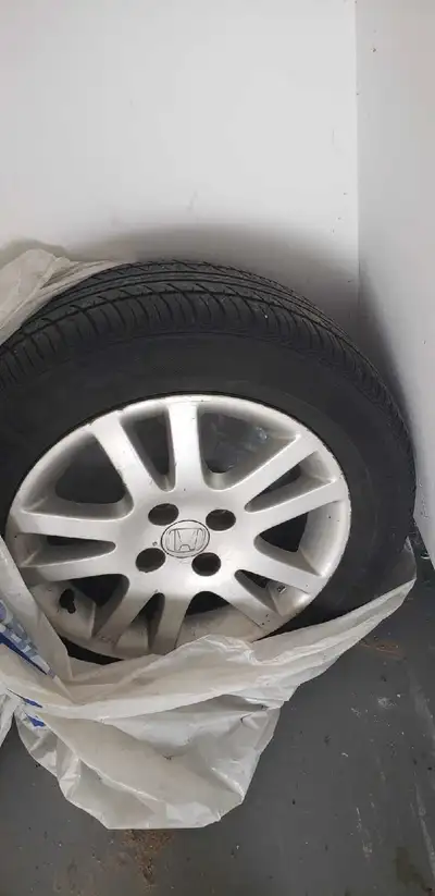 Honda civic alloy wheels with summer tires 