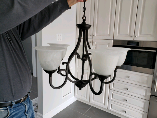 Chandelier in Indoor Lighting & Fans in City of Montréal - Image 6