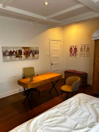 Très beau local dans le site historique de La prairie au Rez de chaussée. Salle d’attente attenante...