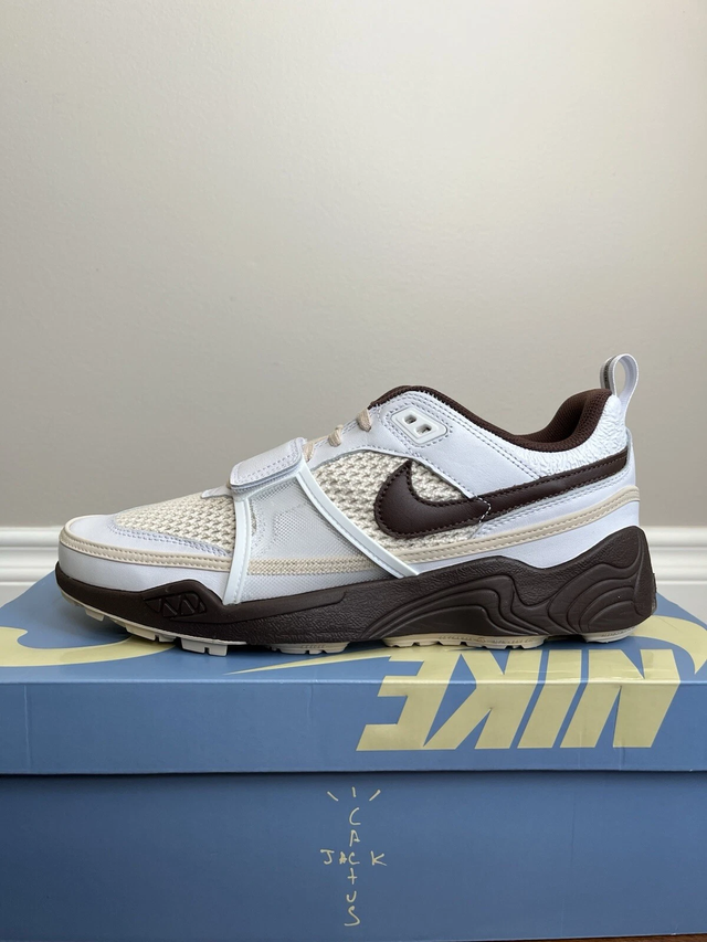 Size 11 - Nike Zoom Field Jaxx Travis Scott Light Chocolate New in Men's Shoes in Longueuil / South Shore - Image 5
