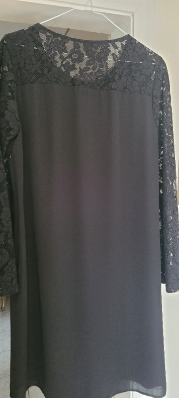 Robe noire et dentelle (Taille 8 ans) dans Femmes - Robes et jupes  à Longueuil/Rive Sud - Image 2