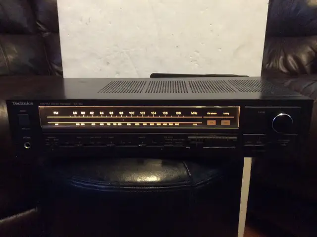 VINTAGE TECHNICS SA 130 AM FM STEREO RECEIVER AMPLIFIER in Stereo Systems & Home Theatre in City of Toronto - Image 2