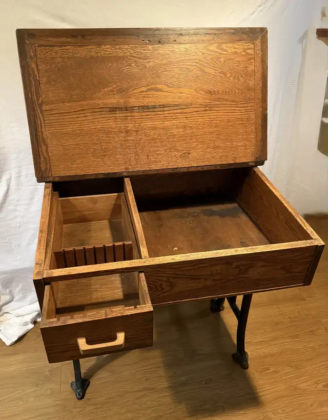 Antique student desk in Desks in Kitchener / Waterloo - Image 4