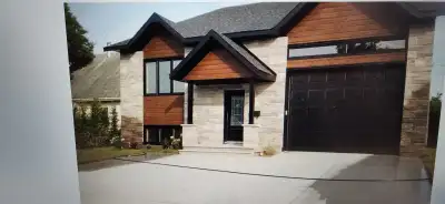Très grand duplex logement sur deux étages. Cuisinière au gaz fournies foyer au gaz gros garage deux...