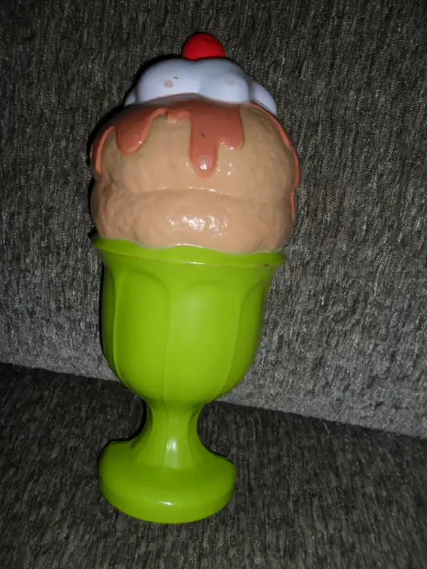 1978 Mattel Ice Cream Cone.$35.Smoke/pet free home. Dolls have m63735875879171122