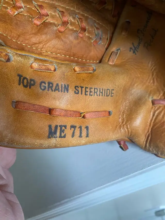 professional model ME711 Expos glove in Baseball & Softball in Mississauga / Peel Region - Image 6