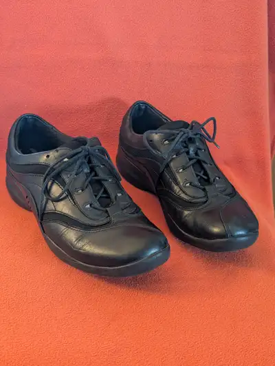 Ladies size 8.5M laced black shoes, View more