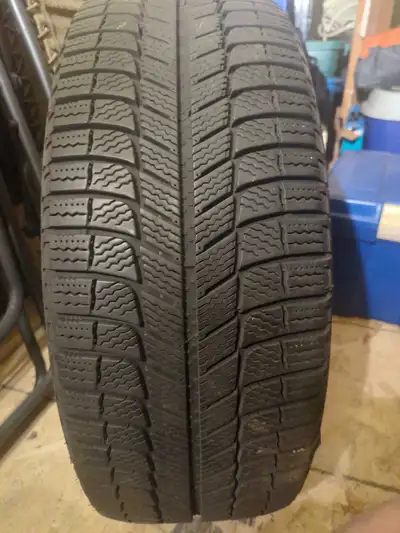 Barely used Michelin X-Ice winter tires on rims. Size: 225/50R17. Set of 2. Came with a used car I b...