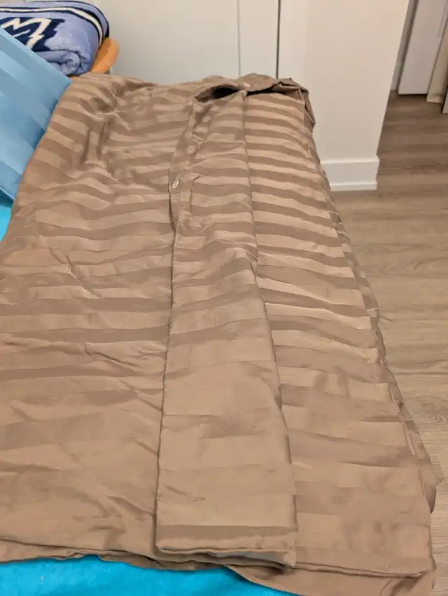 FULL/QUEEN DUVET & COVER in Bedding in Barrie - Image 3