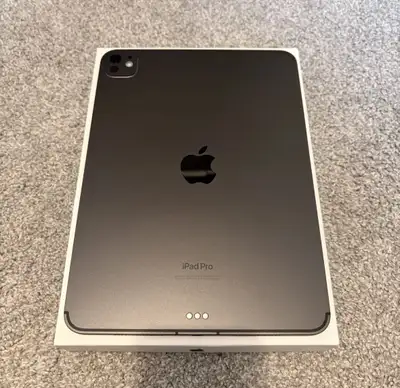 Flawless CELLULAR [M4] iPad Pro 11” 5th Generation 256GB! This iPad is in PERFECT condition. It is t...