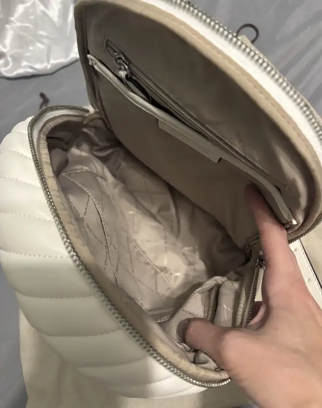 Michael Kors Backpack in Women's - Bags & Wallets in Sudbury - Image 4