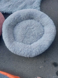 Light grey round dog bed 70cm