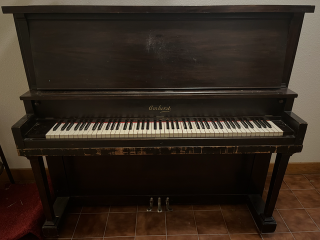 Older piano available for free in Pianos & Keyboards in Dartmouth - Image 2