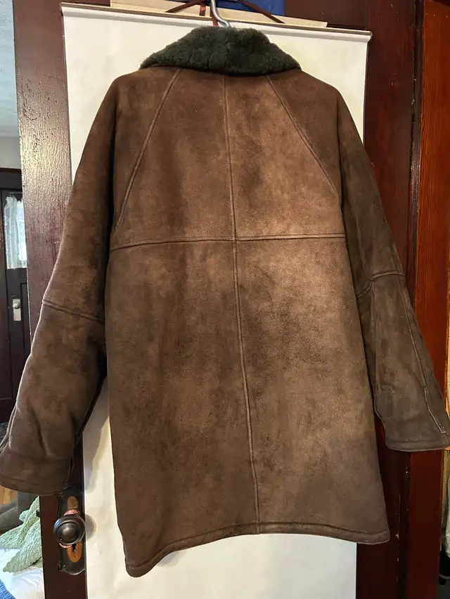 VTG Danier Brown Suede Double-Breasted Shearling Pea Coat, Sm in Women's - Tops & Outerwear in London - Image 3