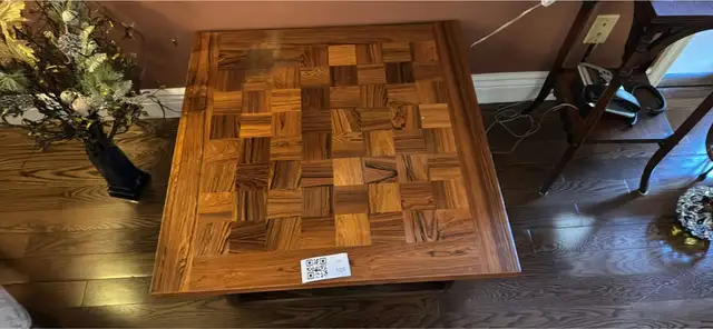 Parquet-top square wooden coffee table Rosewood - BidRush Lot 10 in Coffee Tables in Mississauga / Peel Region - Image 4